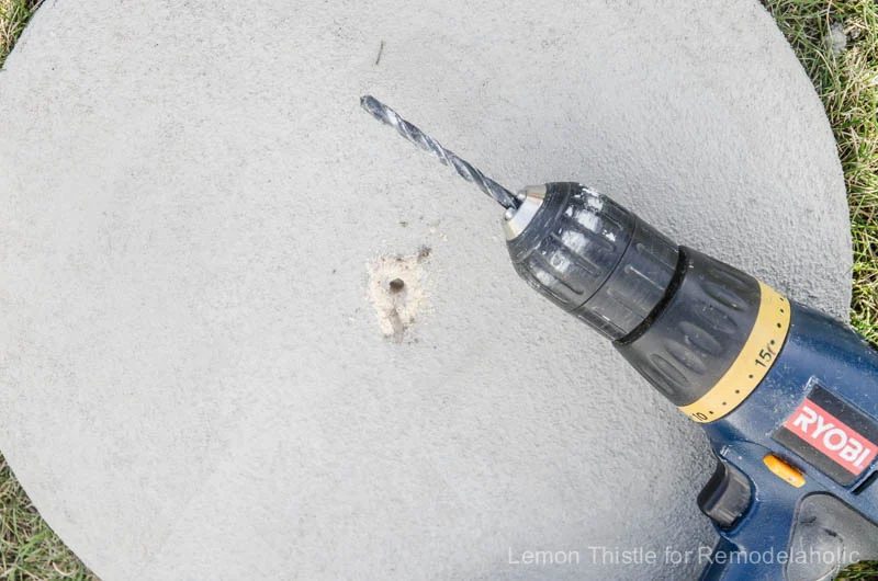 Handmade direct Concrete Clock- I love how straightforward this is to make! So fun
