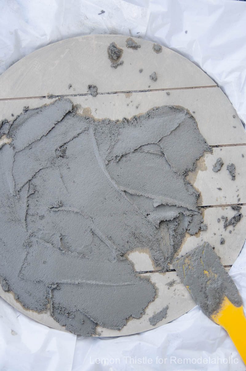 Handmade direct Concrete Clock- I love how straightforward this is to make! So fun