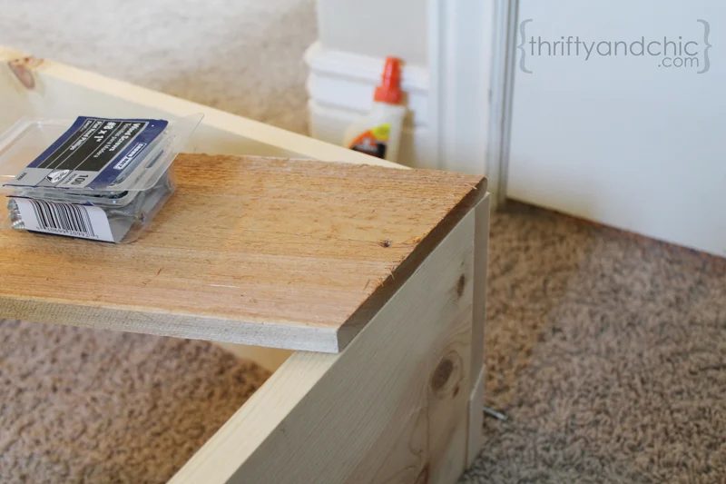how to build a sofa table, featured on Bekob.com
