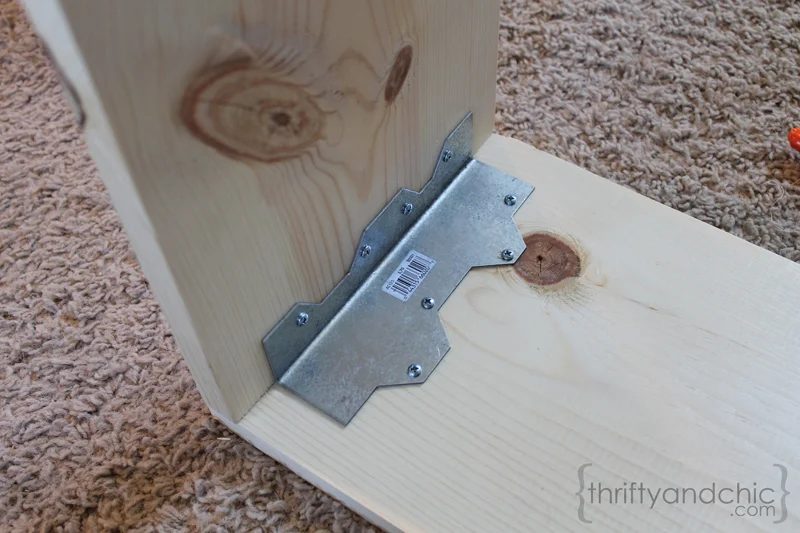 use brackets on a direct Handmade sofa table, featured on Bekob.com