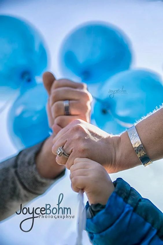 direct Gender Reveal Photo Shoot option With Balloons Joyce Bohm Photography