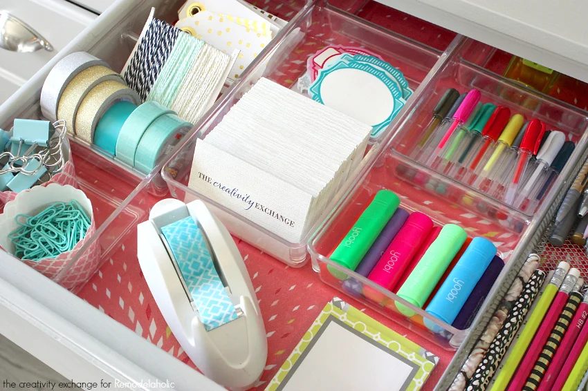 Quick tricks for organizing desk drawers. Bekob