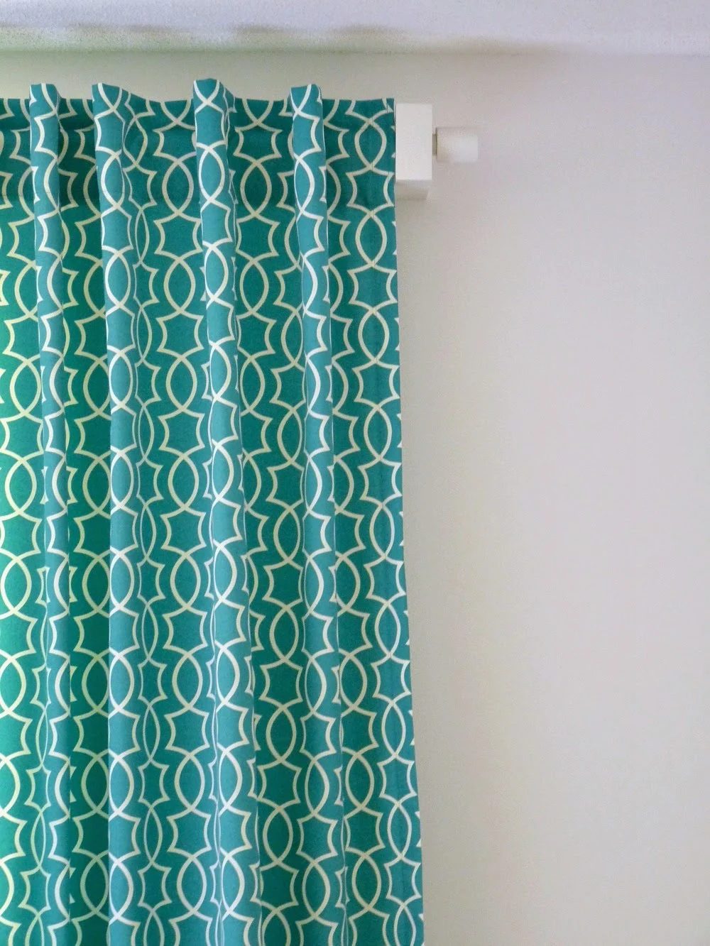 geometric patterned curtains with handmade back tab loops, Dans le Lakehouse on @Bekob