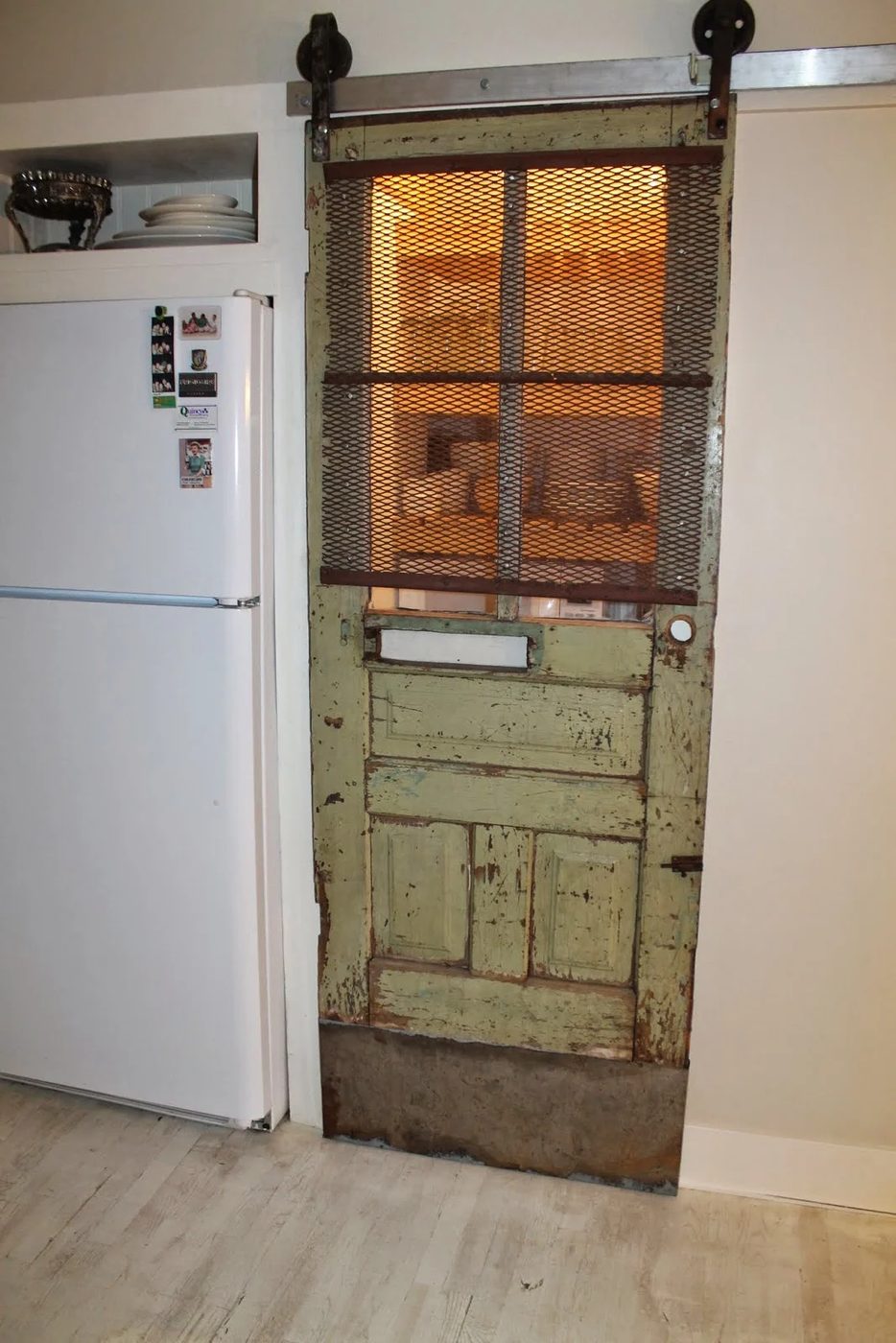 vintage pantry barn door with screen and automatic light, Girl Meets Carpenter on @Bekob