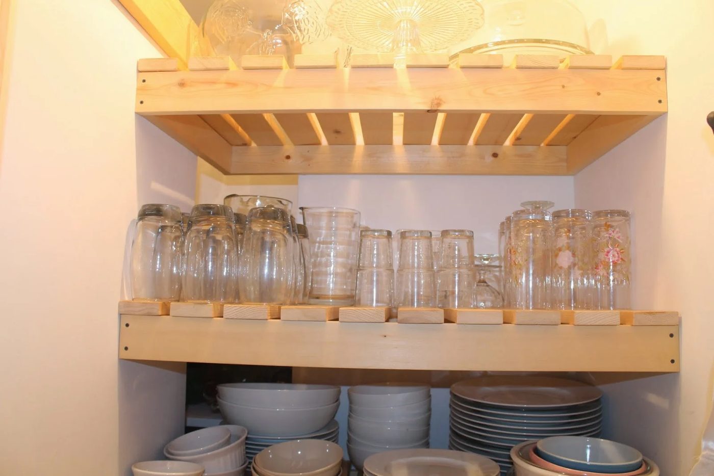 wood slat shelving in pantry, Girl Meets Carpenter on @Bekob