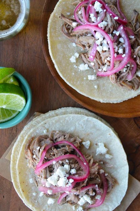 Make your taco dinners even easier by cooking the meat in a slow cooker. Here are 8 straightforward slow cooker taco recipes for busy days! 8 straightforward Slow Cooker Taco Recip