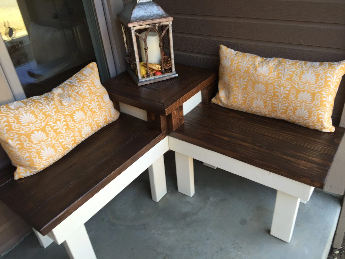 build a corner bench with built-in end table for a porch or patio, Pinspiration Mommy featured on @Bekob
