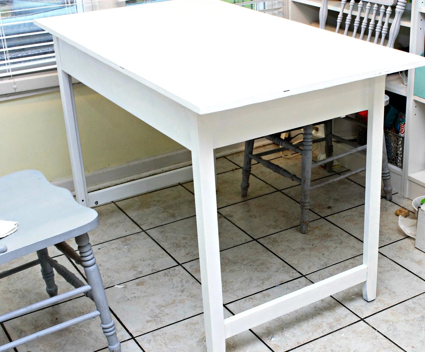 Desk without shelf