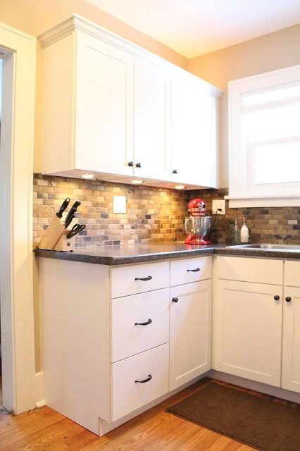 Small Kitchen Remodel with Slate Tile Backsplash | featured at Bekob.com #smallkitchen #remodel #backsplash @Bekob