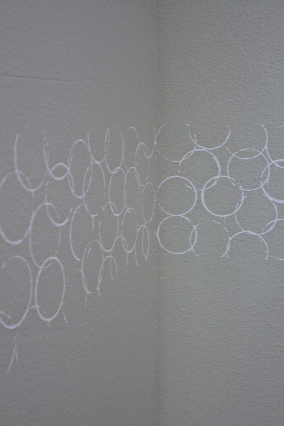 paint overlapping circles laundry room border, Love Melinda on Bekob