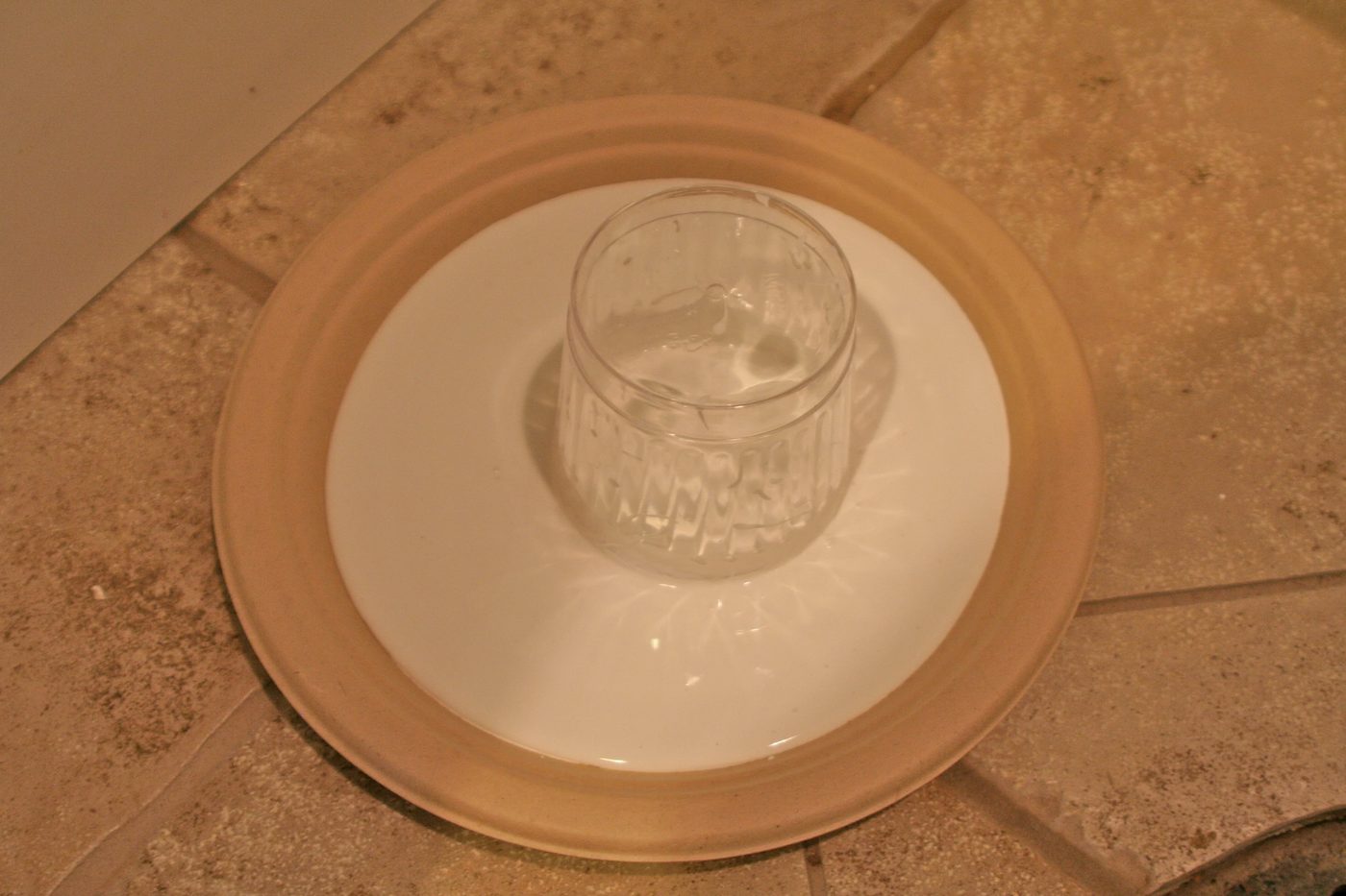 use a cup to paint circle border accent on wall, Love Melinda on Bekob