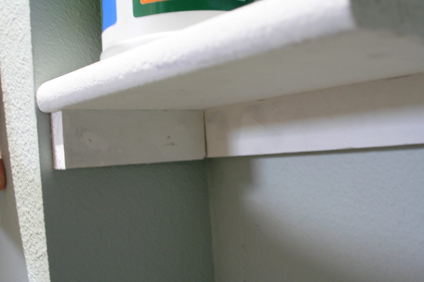 how to install a corner laundry room shelf, Love Melinda on Bekob