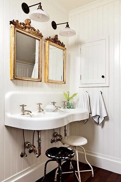 Southern style bathroom