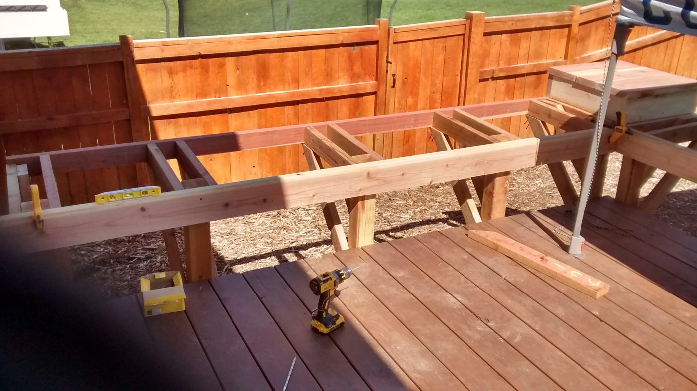 Building Plan and walkthrough: Space-Saving Built-in Deck Benches and Tables @Bekob
