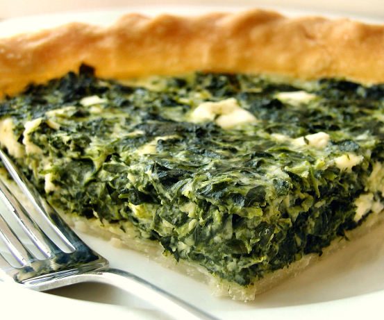 Spinach Quiche | FOODIEaholic.com #recipe #cooking #baking #breakfast #brunch #quiche #eggs #spinach #healthy