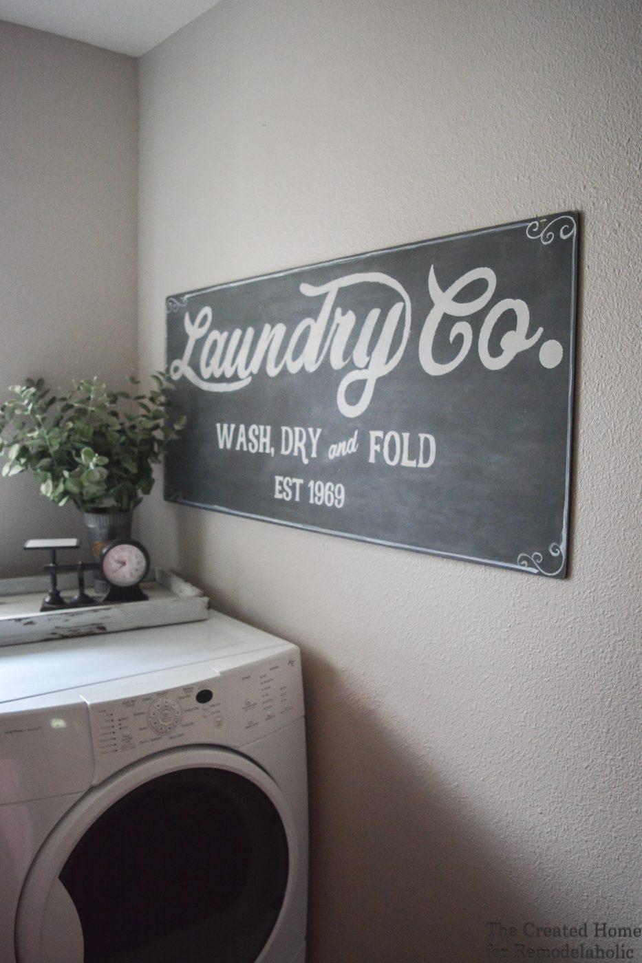 Free printable template! How to paint your own Fixer Upper Magnolia Market style laundry sign | farmhouse decor | laundry room | chalkboard | vintage