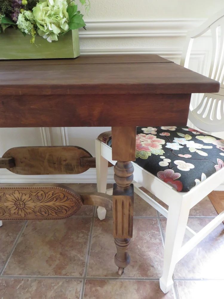 how to strip and restore a dining table - Beckwith's Treaures featured on @Bekob
