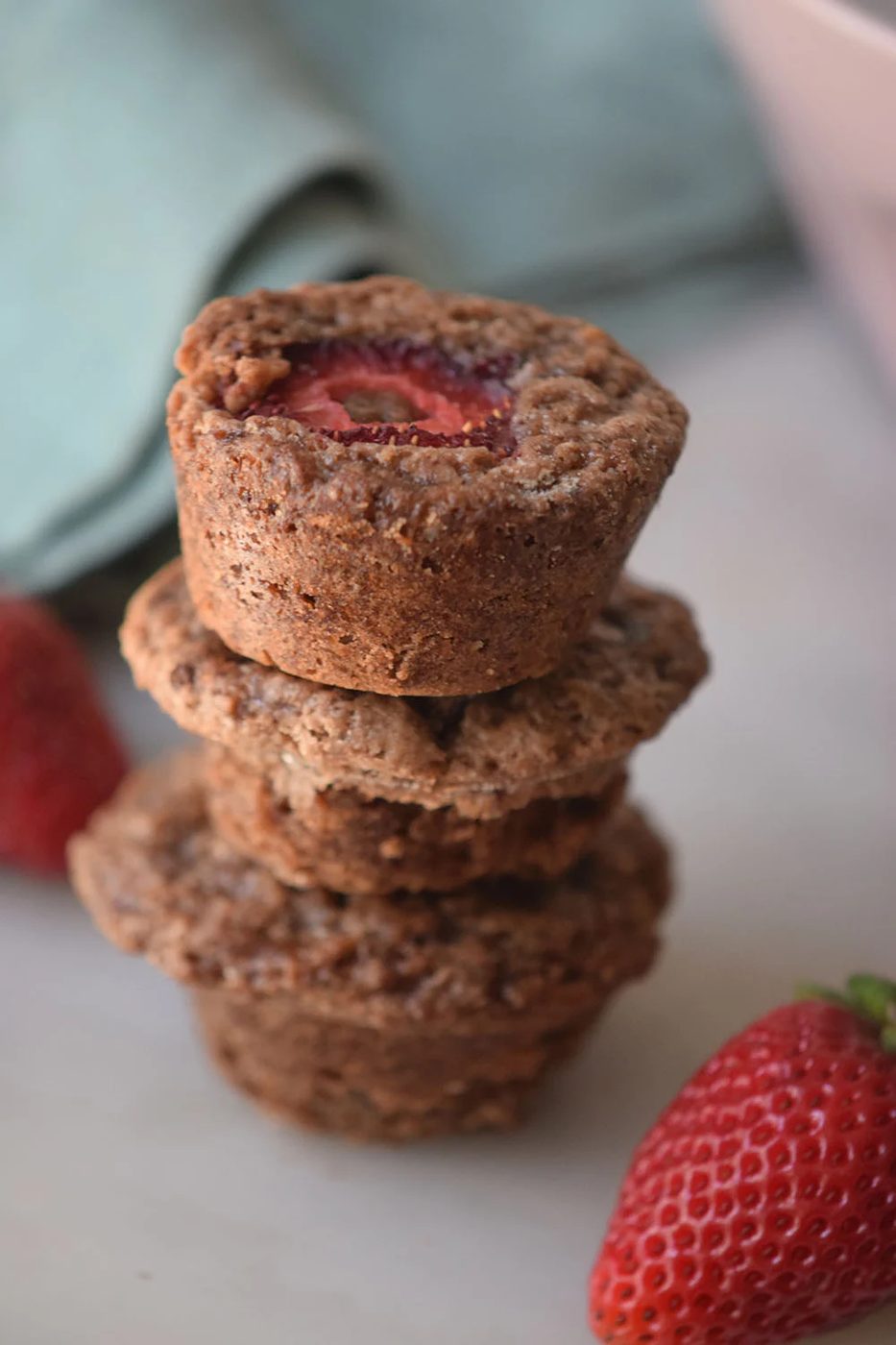 Try a twist on regular brownies with this yummy recipe for Strawberry Brownie Bites with the recipe by Bekob.com