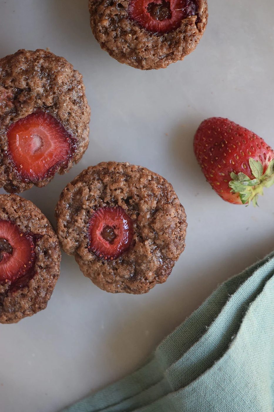 Try a twist on regular brownies with this yummy recipe for Strawberry Brownie Bites with the recipe by Bekob.com