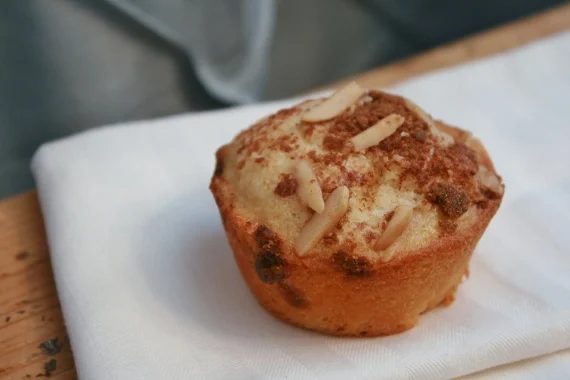 Streusel Pound Cake Cupcakes