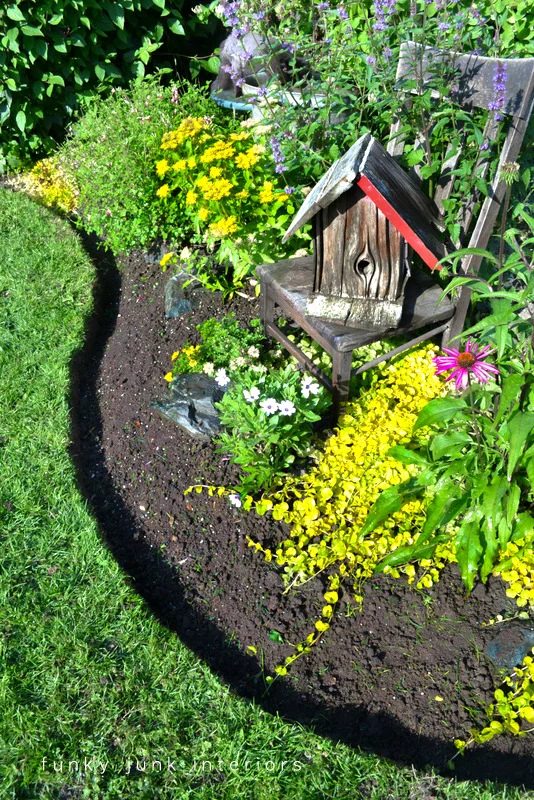 Increase the beauty of your lawn by adding garden edging that works well with the style and feel of your home. Here are 27 vivid garden edging options via @Bekob #garden #handmade