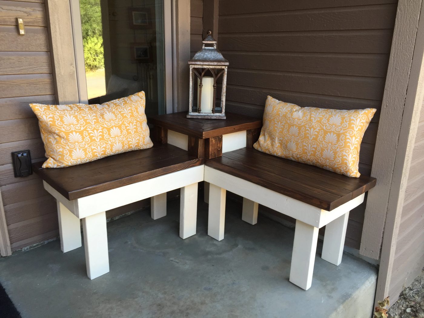 handmade corner bench and table for front porch, Pinspiration Mommy featured on @Bekob
