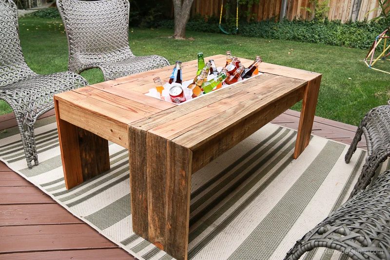 Handmade Outdoor Pallet Coffee Table With Drink Cooler