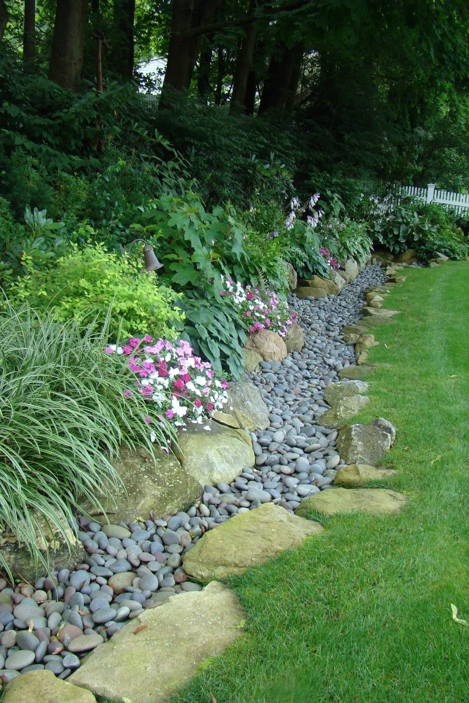 Using two types of stones is a great way to add garden edging by Serenity in the Garden featured on Bekob.com