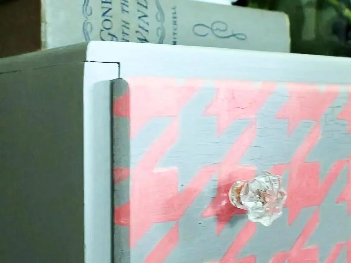 10 Houndstooth Pattern Painted Dresser Pink Closeup1 2 032346