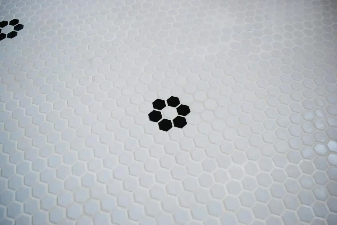 7 20140510 Installing Hexagon Tile For Beginners 1 113434