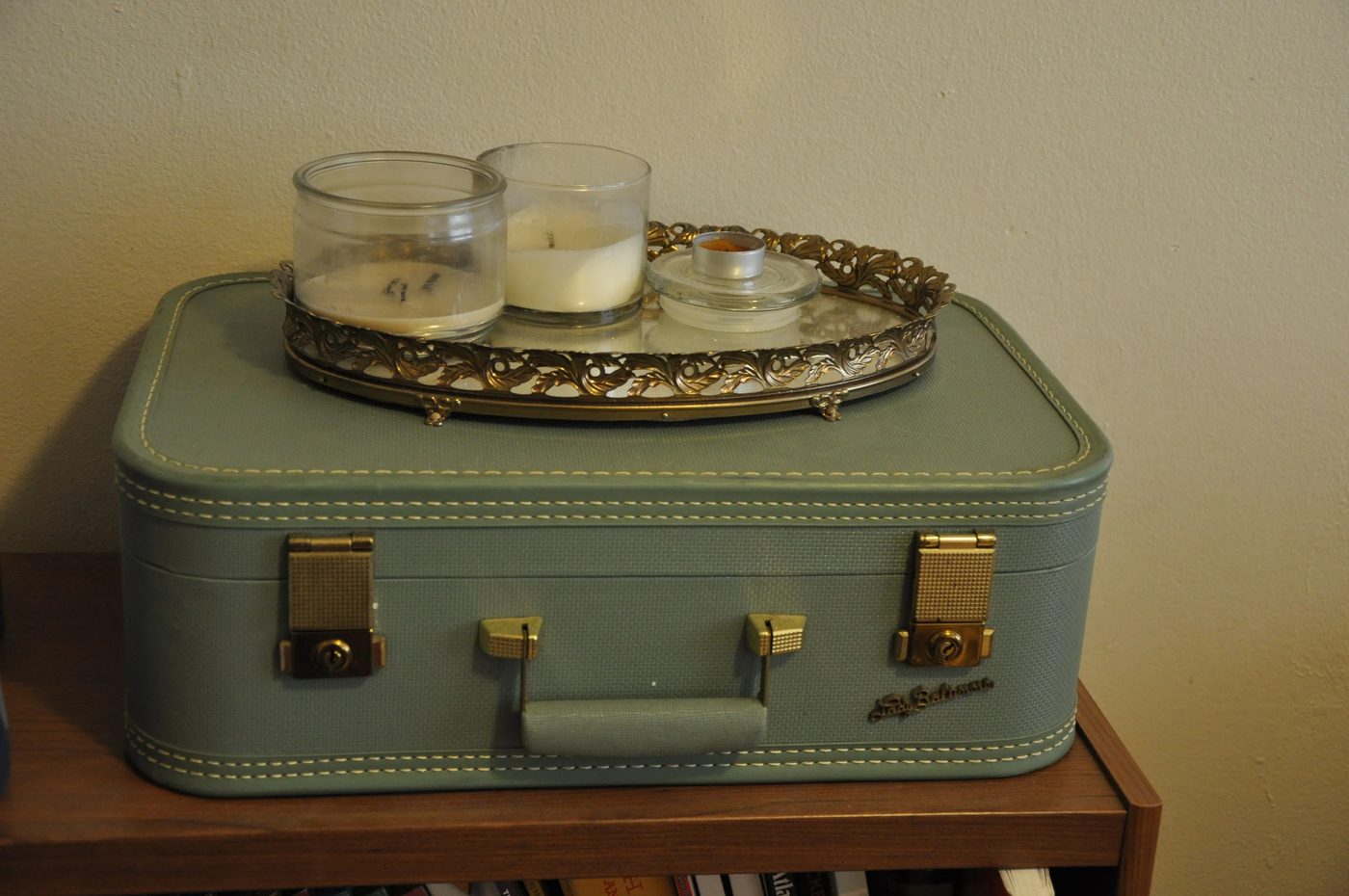 suitcase-refinished-with-chalkboard-paint