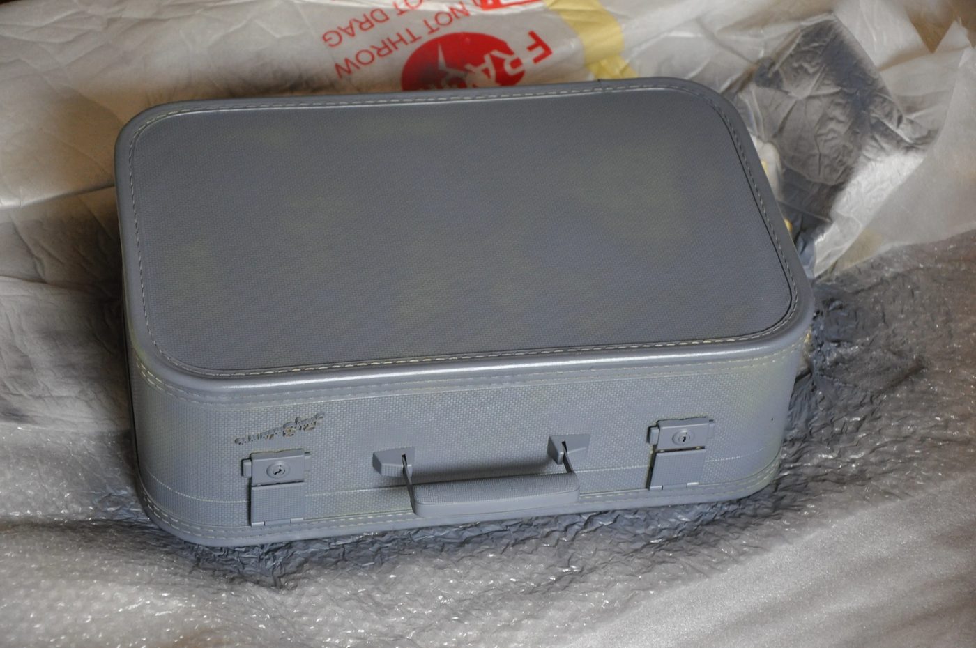 suitcase-refinished-with-chalkboard-paint