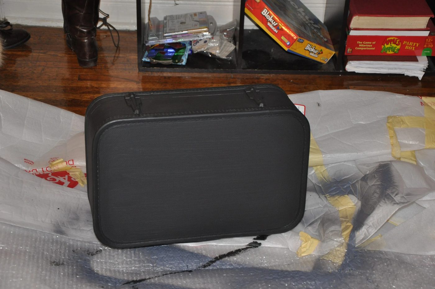 suitcase-refinished-with-chalkboard-paint