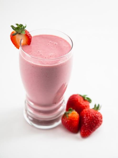 Sunrise Smoothie | FOODIEaholic.com #recipe #cooking #smoothie #breakfast #dessert #strawberry #fruit #healthy #diet