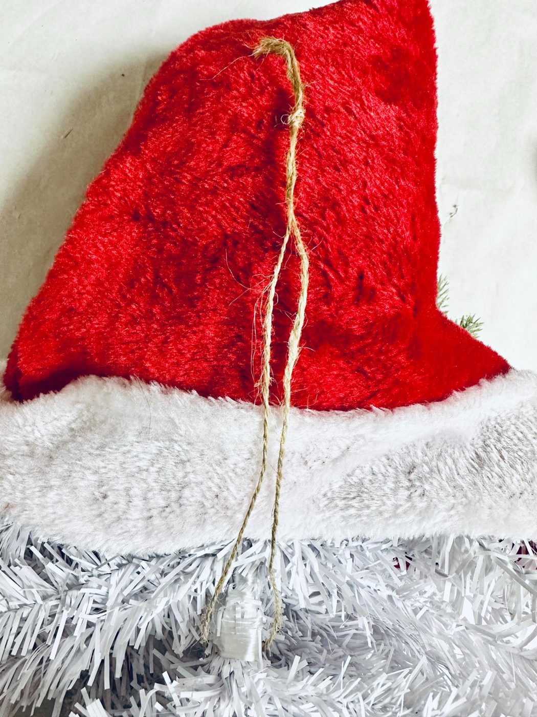 Dollar Tree Christmas Gnome Wreath walkthrough, Bekob (11)