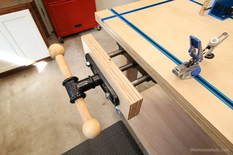 Built-in Bench Vise | Handmade Router Table and Table Saw Workbench Building Plan #Bekob
