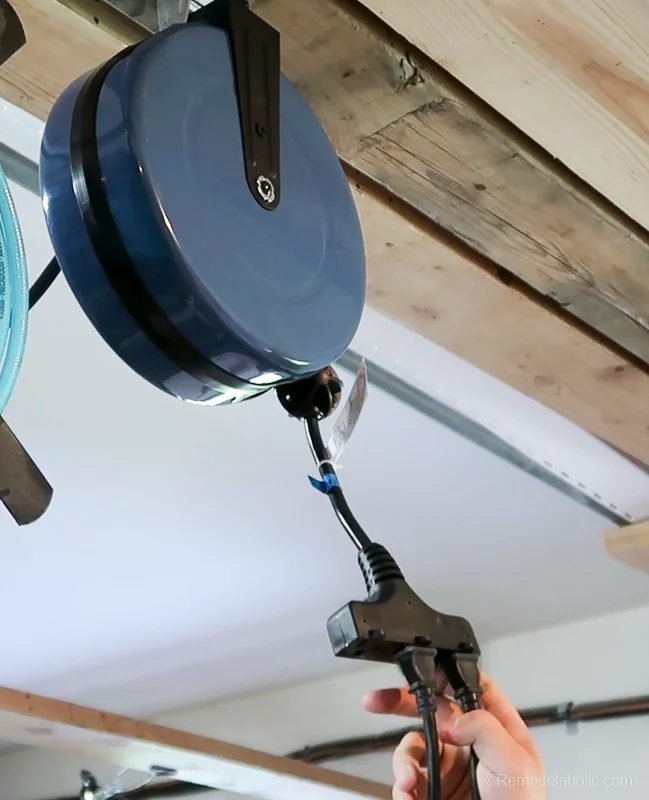 Retractable Power Cord Storage | Handmade Router Table and Table Saw Workbench Building Plan #Bekob