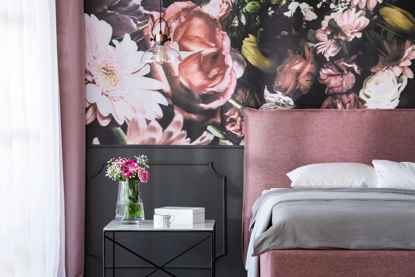 The Never Fading Popularity of Flower Wallpaper