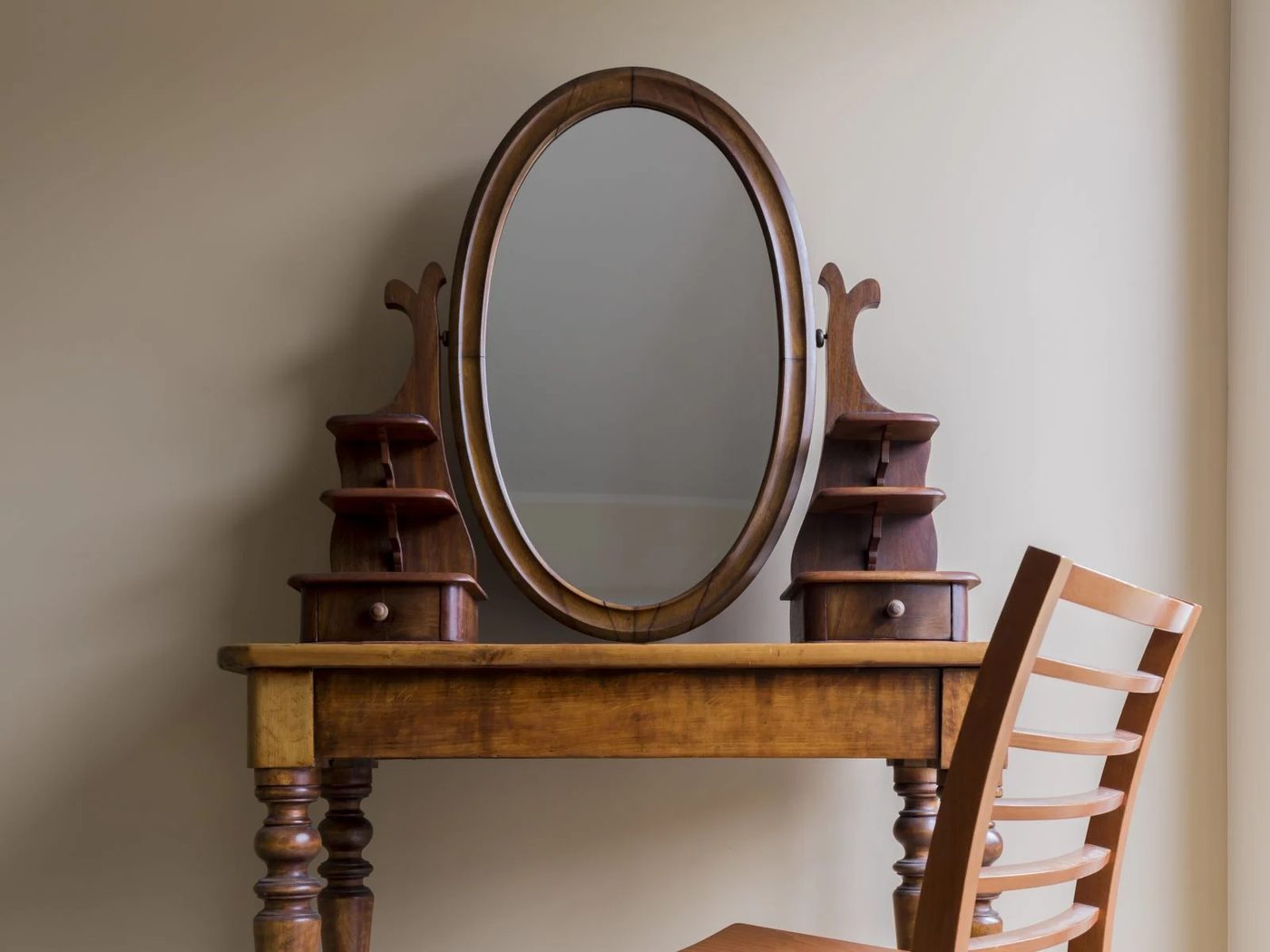 Vintage Vanity Table