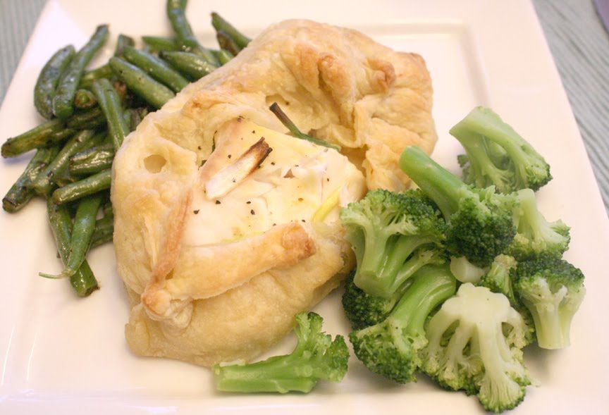 Tilapia in Puff Pastry | FOODIEaholic.com #recipe #cooking #fish #baked #tilapia #seafood #puffpastry