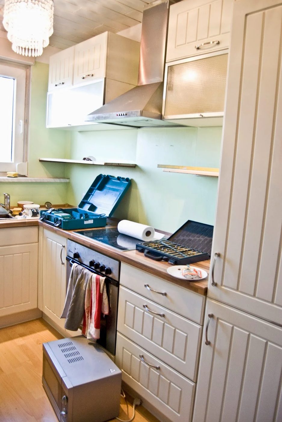tiny european kitchen before makeover - Pudel-design featured on @Bekob