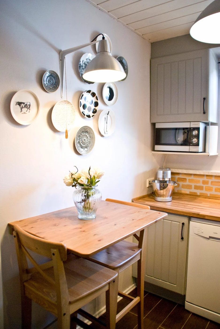 industrial wall light over breakfast table in small kitchen - Pudel-design featured on @Bekob