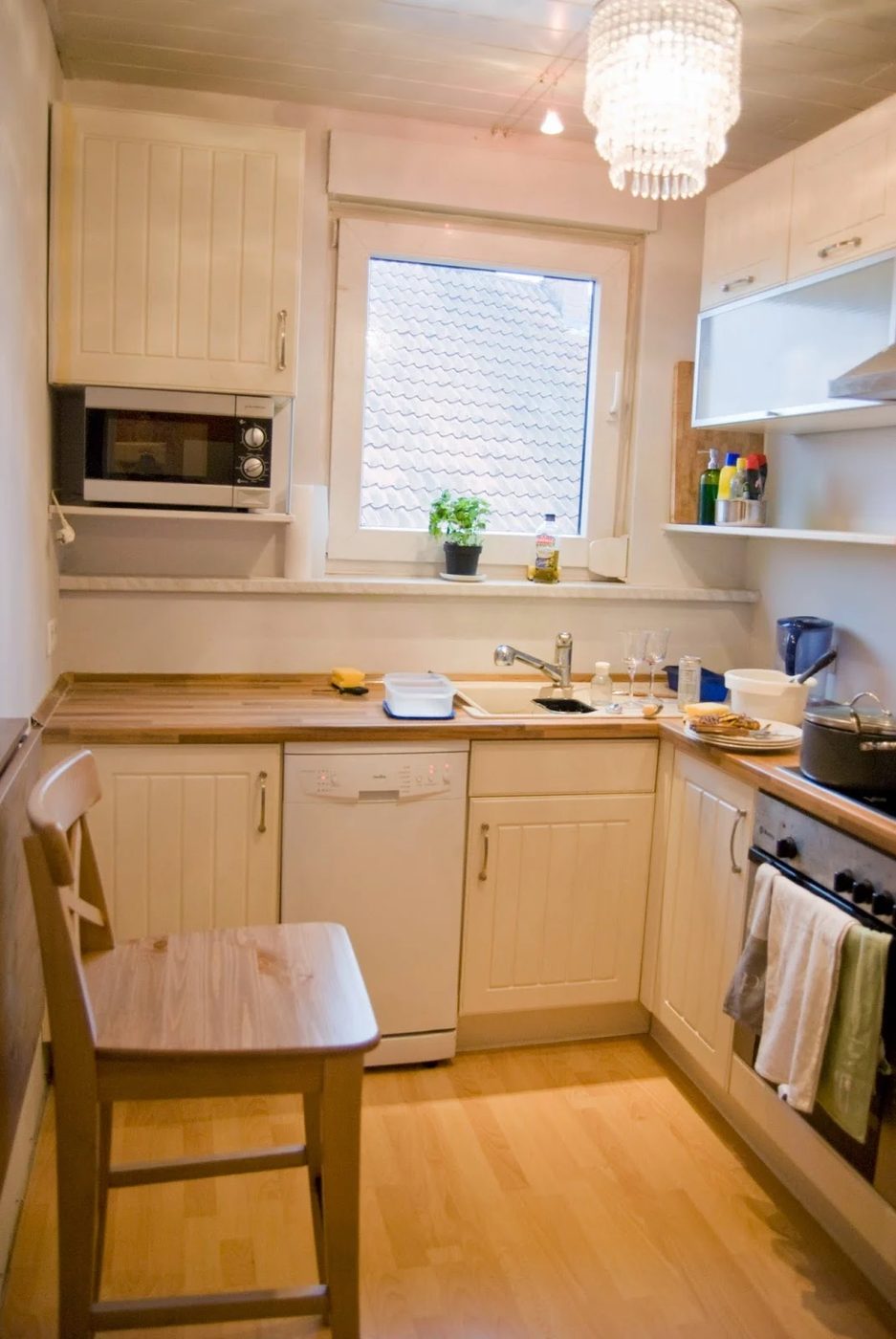 tiny kitchen painted white - Pudel-design featured on @Bekob