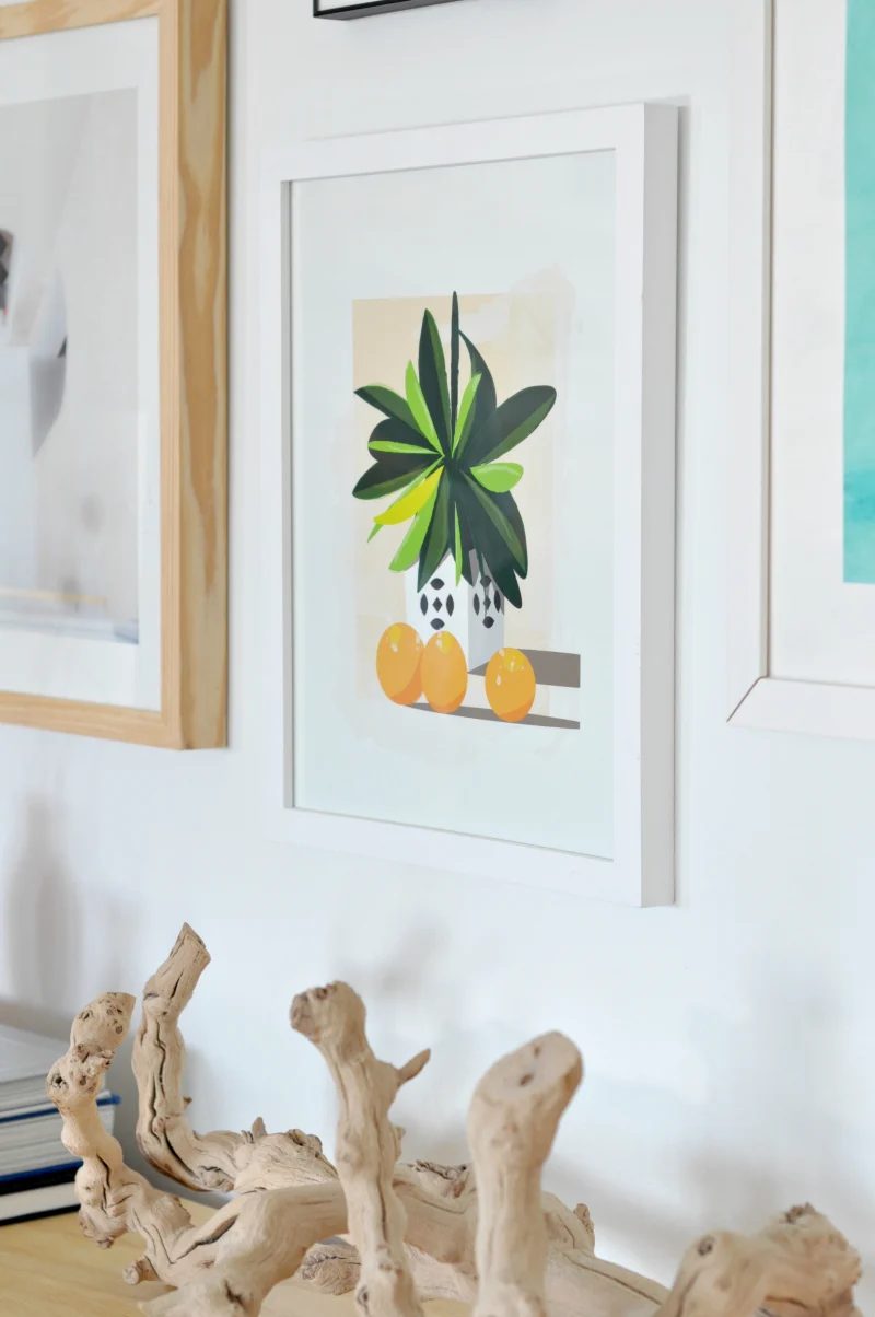 How to Use Different Frame Colors in a Gallery Wall by House Updated featured on Bekob