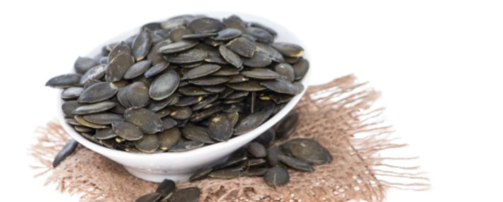 Toasted Pumpkin Seeds | FOODIEaholic.com #recipe #cooking #snack #healthy #pumpkin #seeds