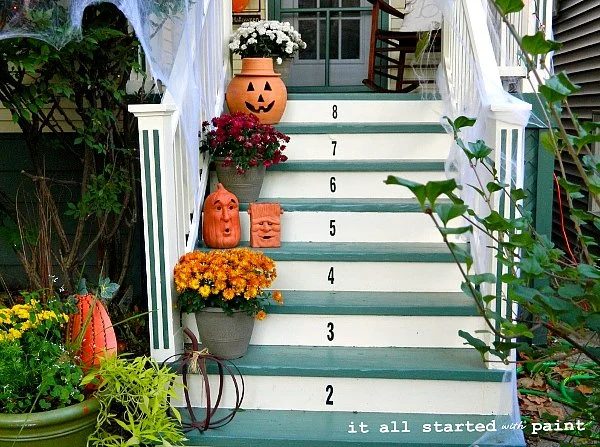 paint to make the porch more welcoming, Bekob