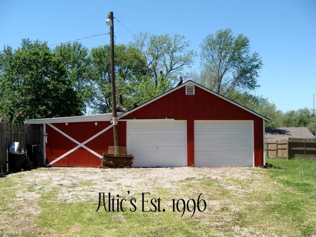 repainted wooden barn garage, Altic Quiver on Bekob