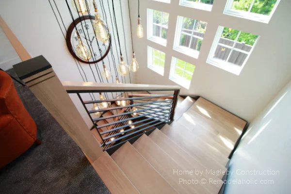 Modern Wood And Black Staircase With Chandelier Bekob UV17H10