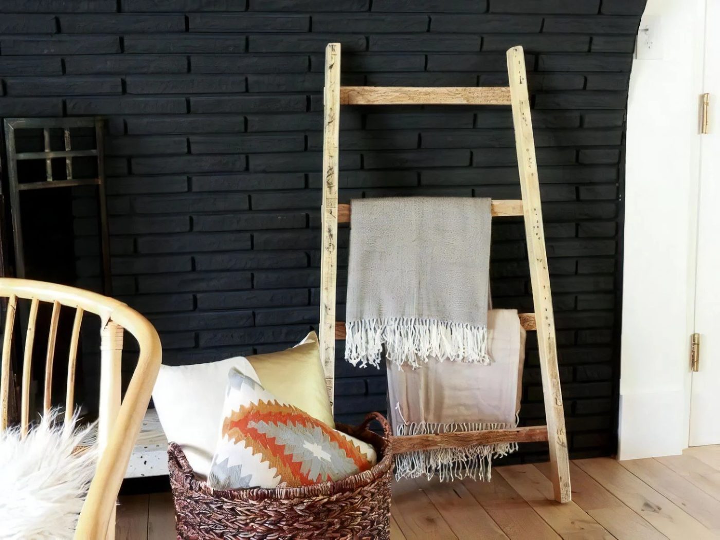 9 FREE Pallet Blanket Ladder Diy walkthrough Also Great For Storing Shoes @Bekob 9160 042700