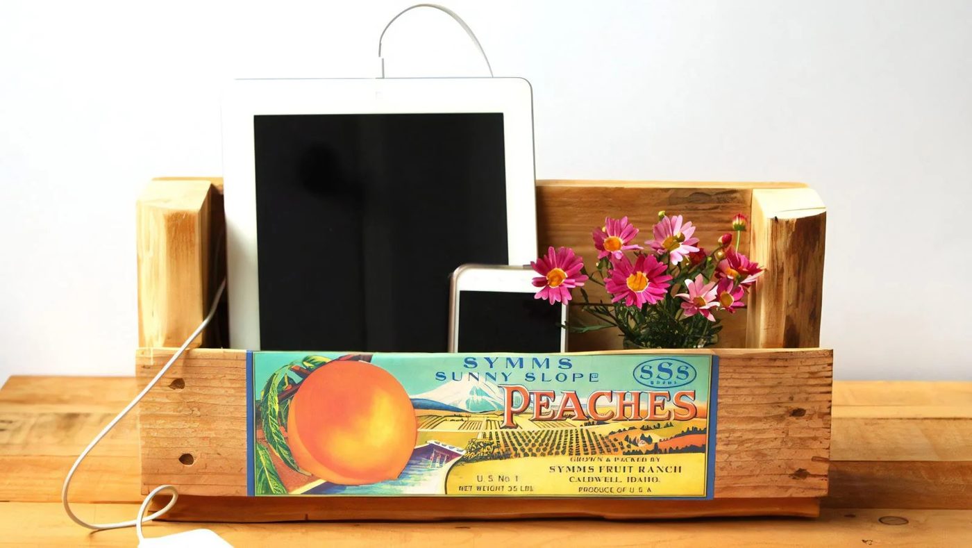 1 Pallet Charging Station Apieceofrainbowblog2 042807